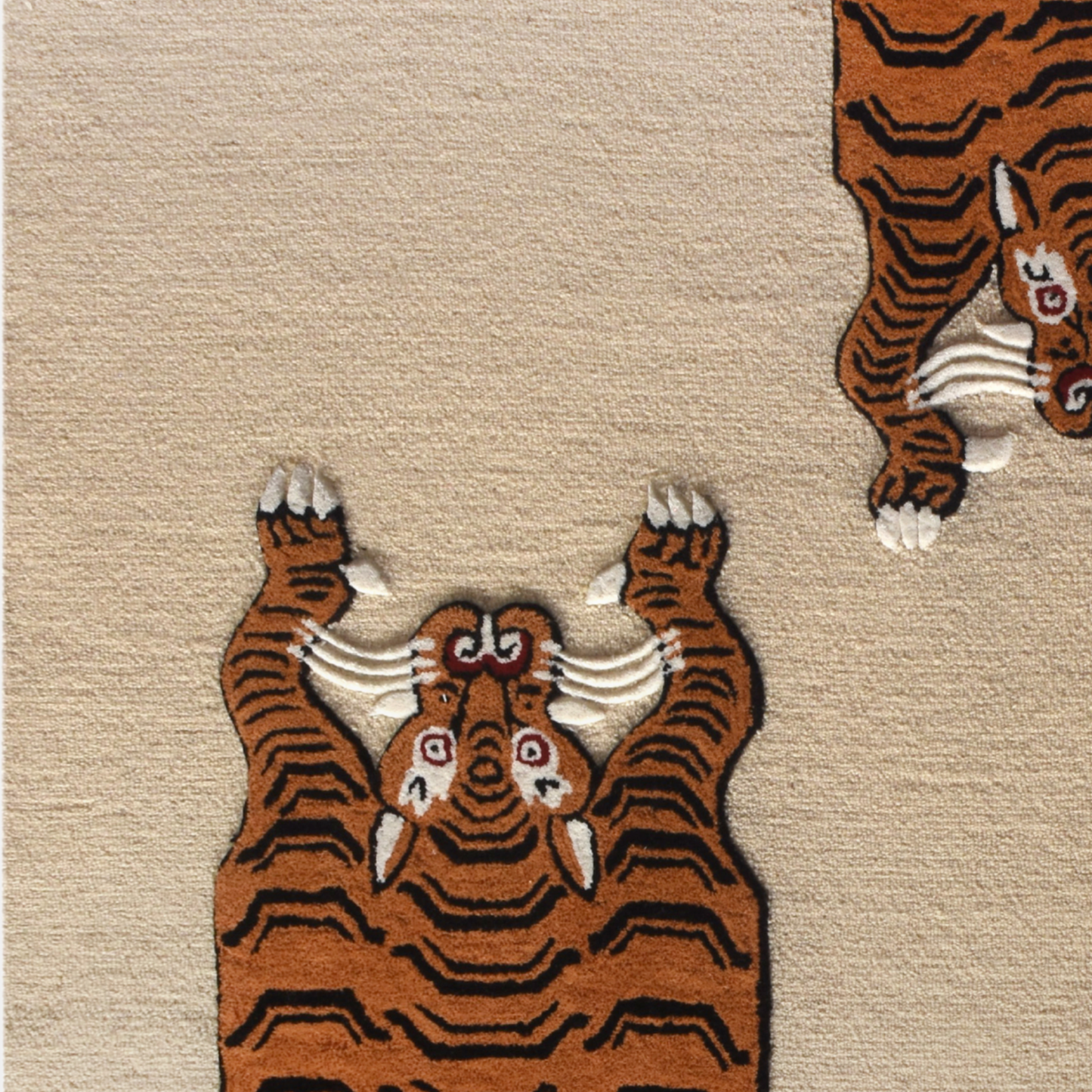 Tapis artisanal en laine motif tigre Akiva