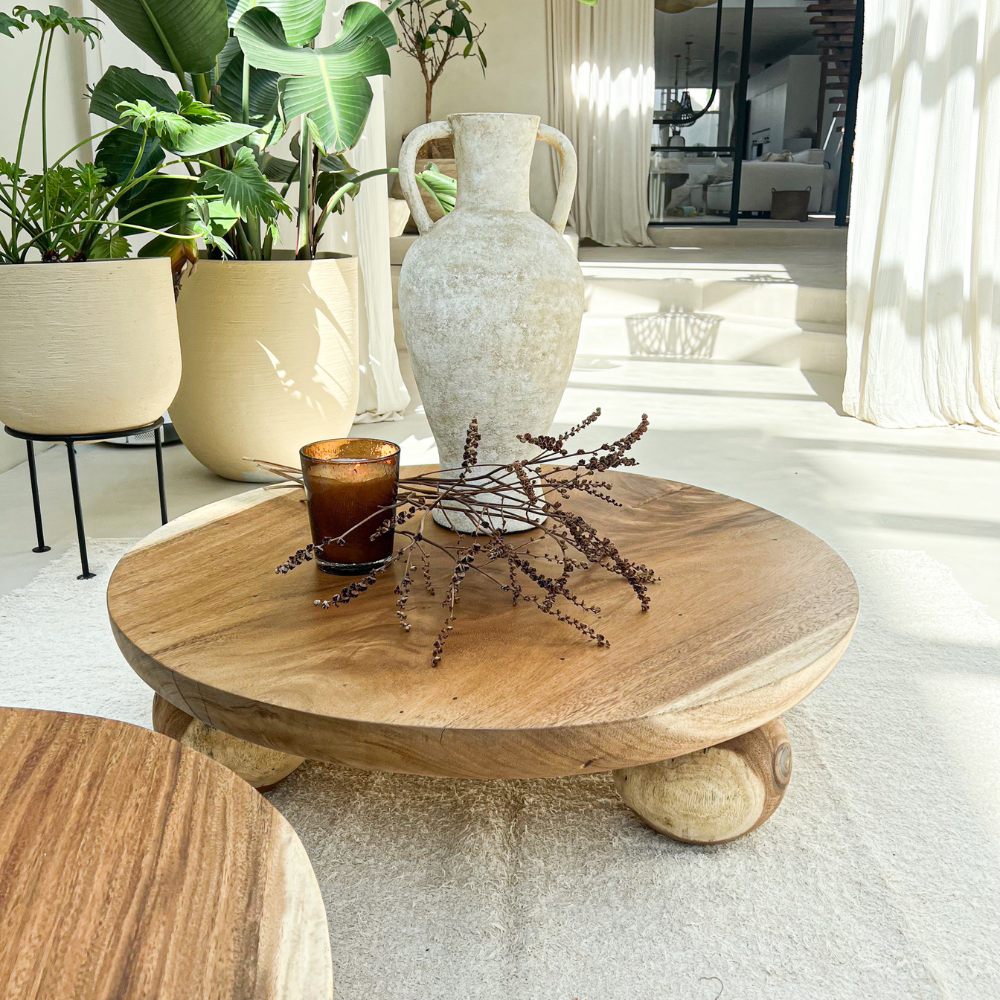 Table basse en suar massif ronde pieds boules 80cm