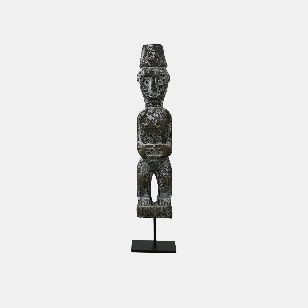 Statuette en bois sur socle