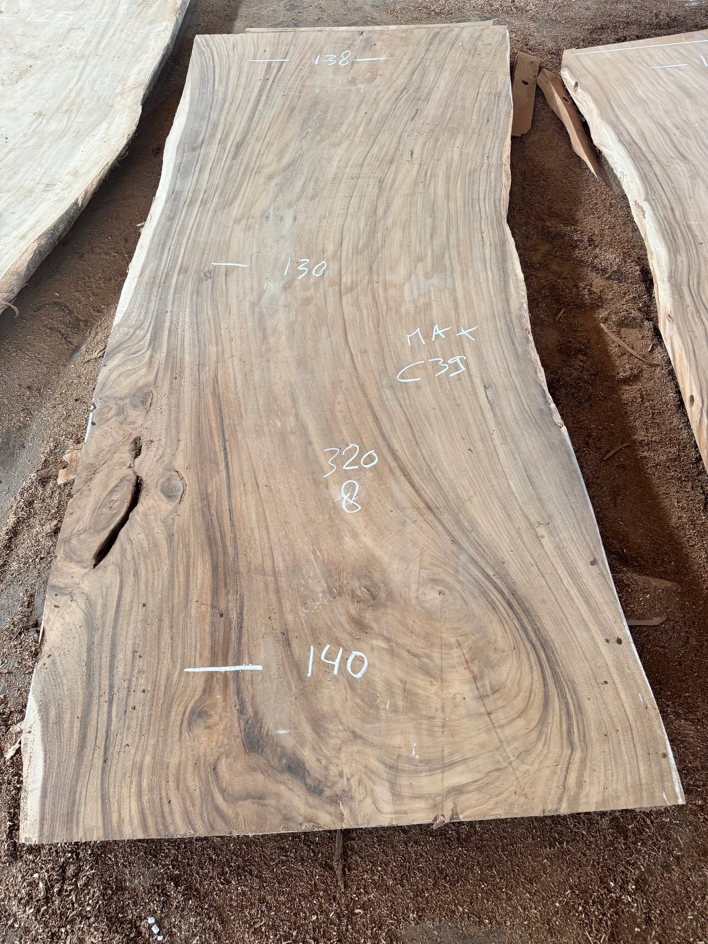 320 x 130 - 140 cm C39