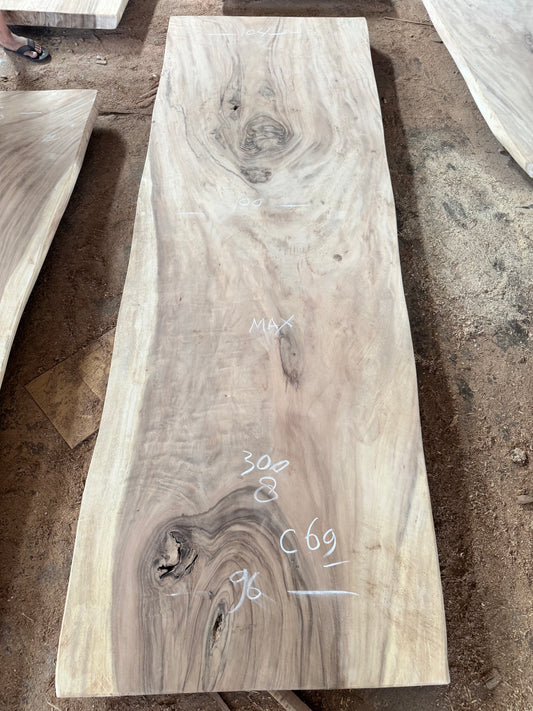 300 x 96 - 104 cm C69