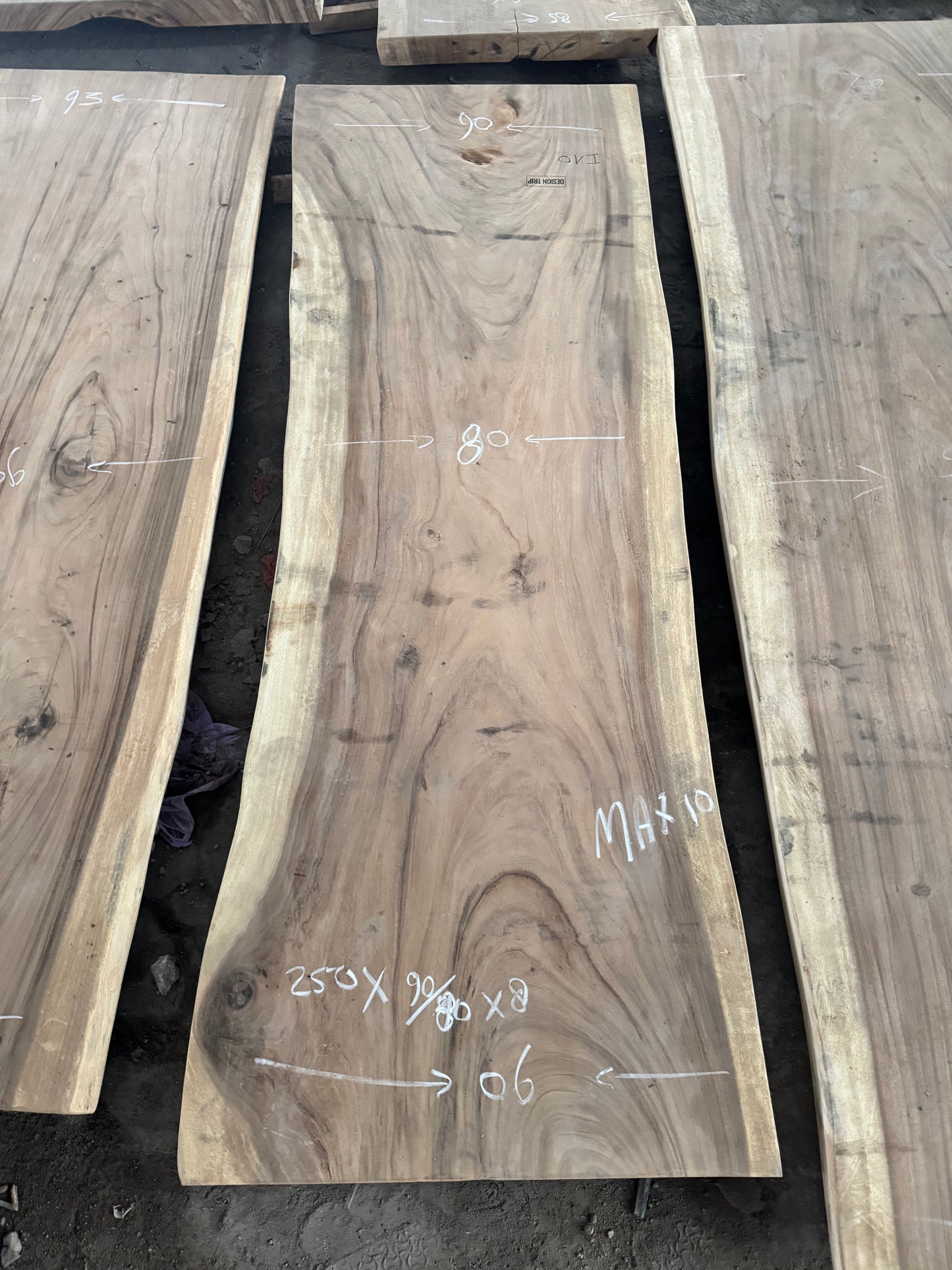 250 x 80 - 90 cm I10