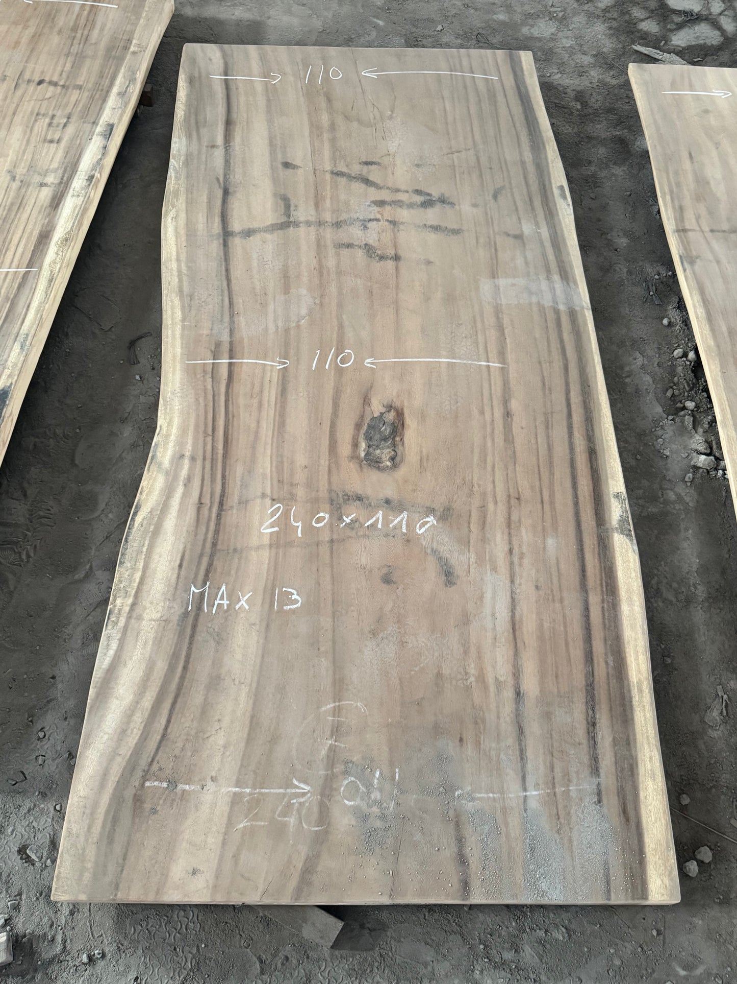 240 X 110 cm I13