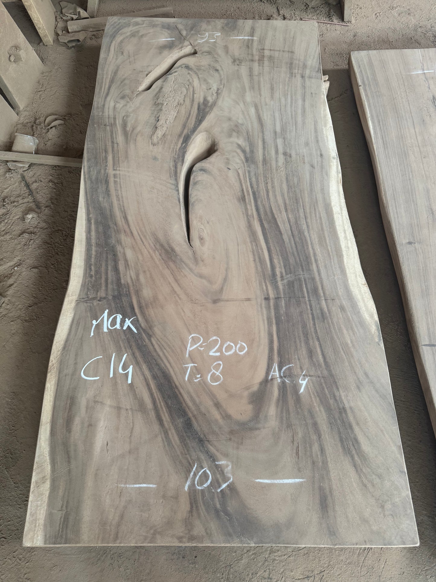 200 x 93 - 103 cm C14