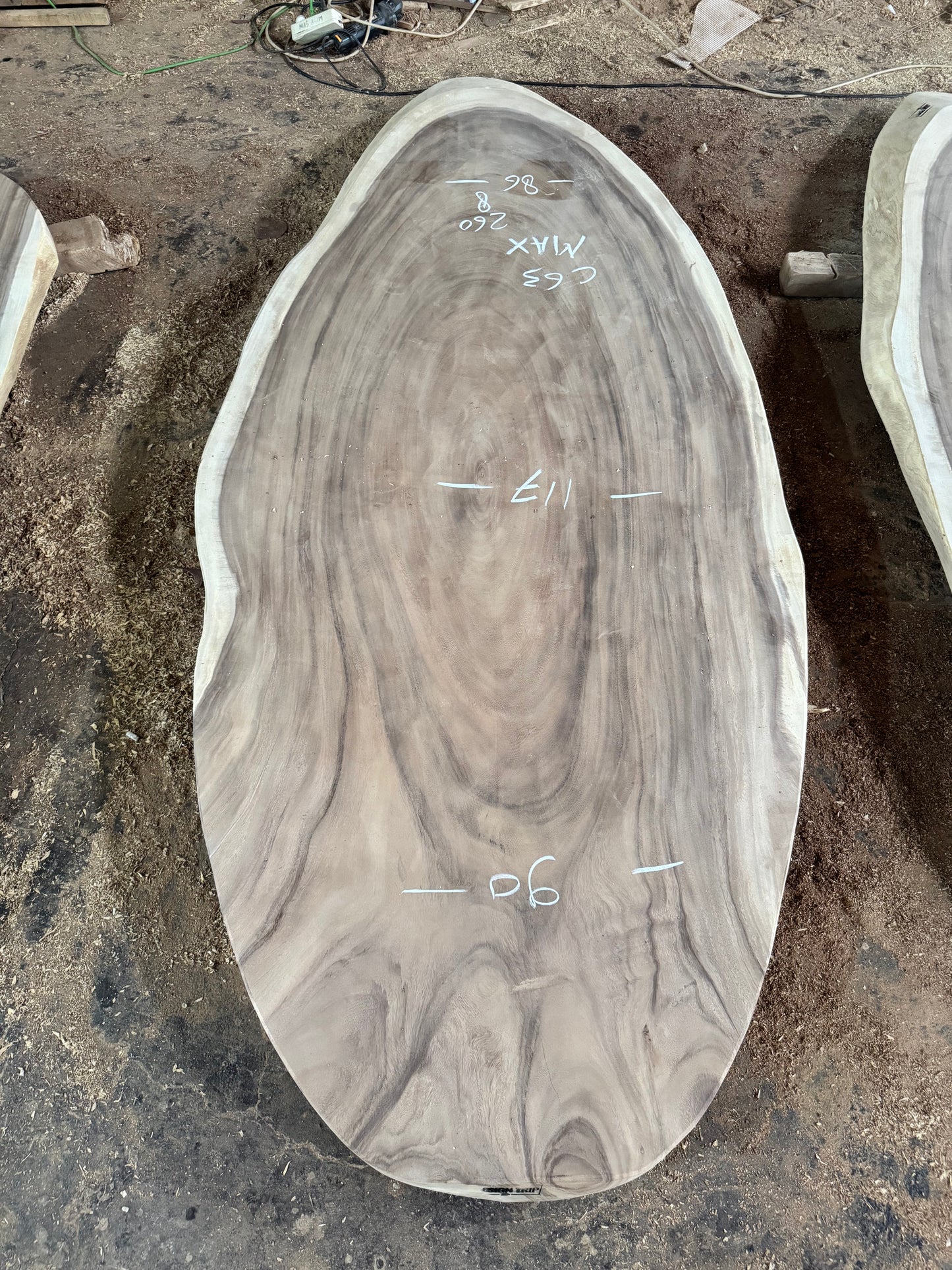 260 x 86 - 117 cm C63