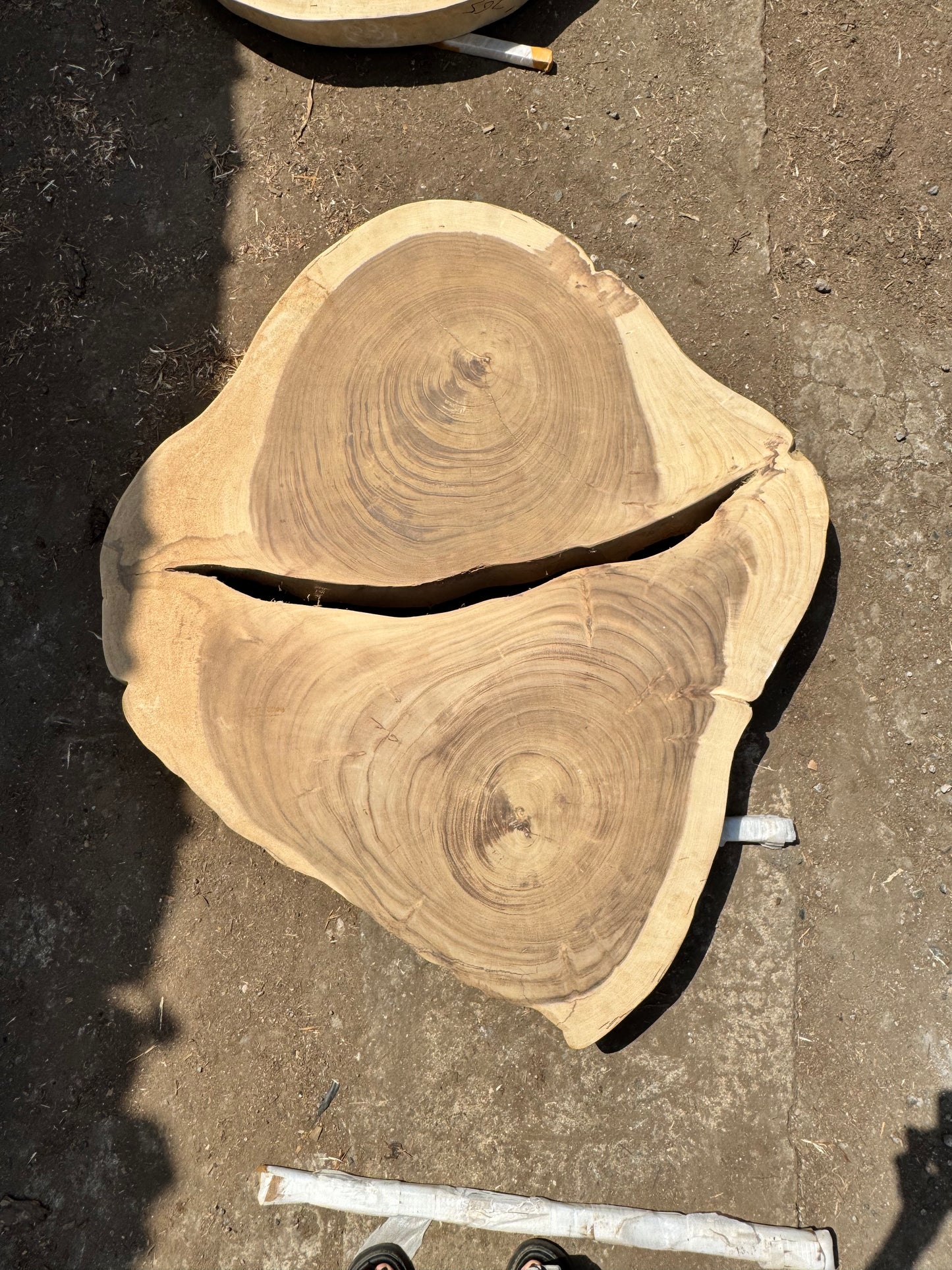 Table basse cookie en bois de suar massif 128x102x8 cm - K148