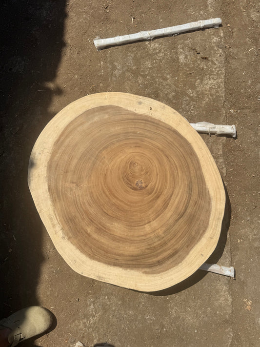 Table basse cookie en bois de suar massif 94x80x8 cm - K738