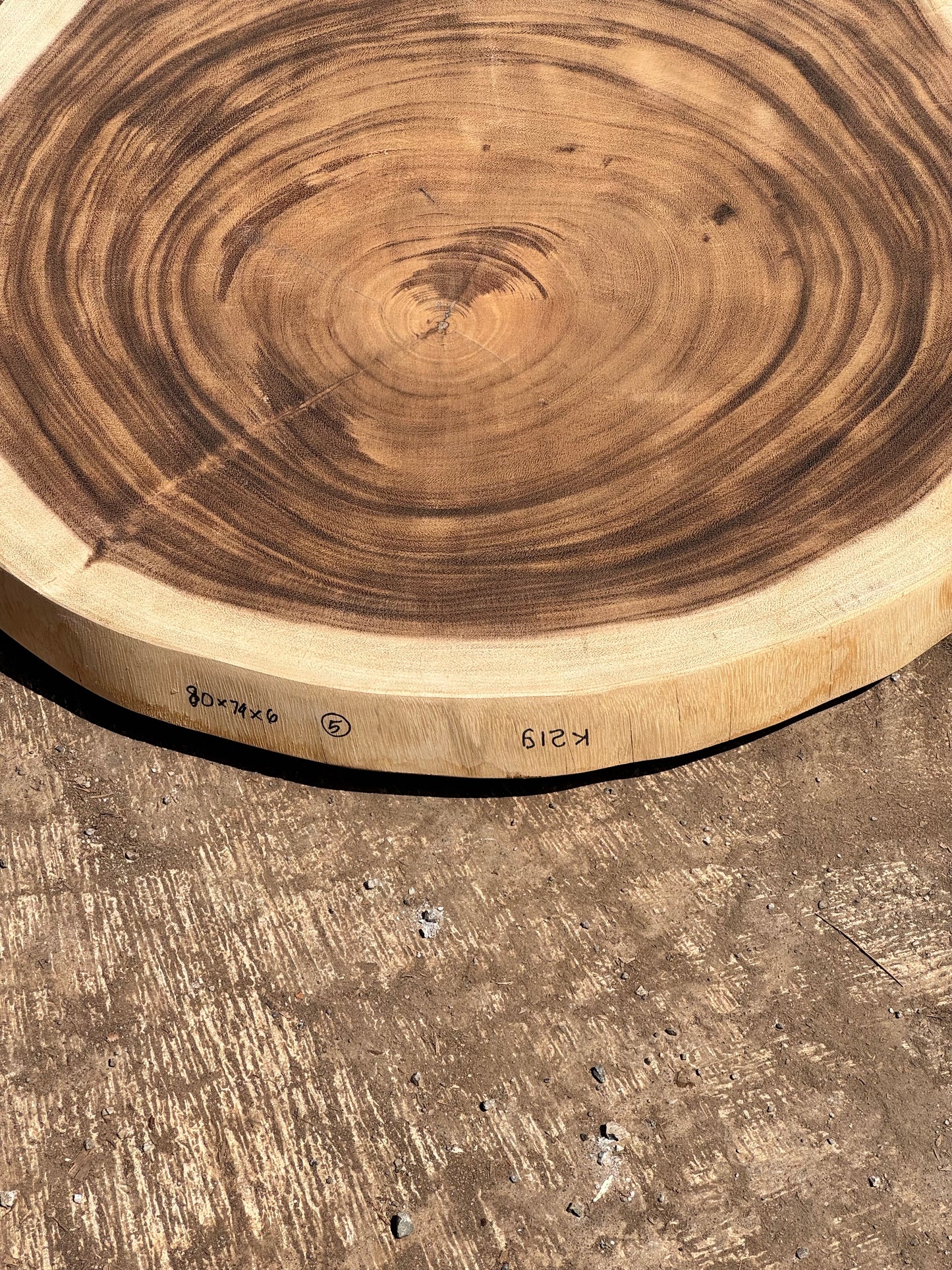 Table basse cookie en bois de suar massif 80 × 74 cm K219