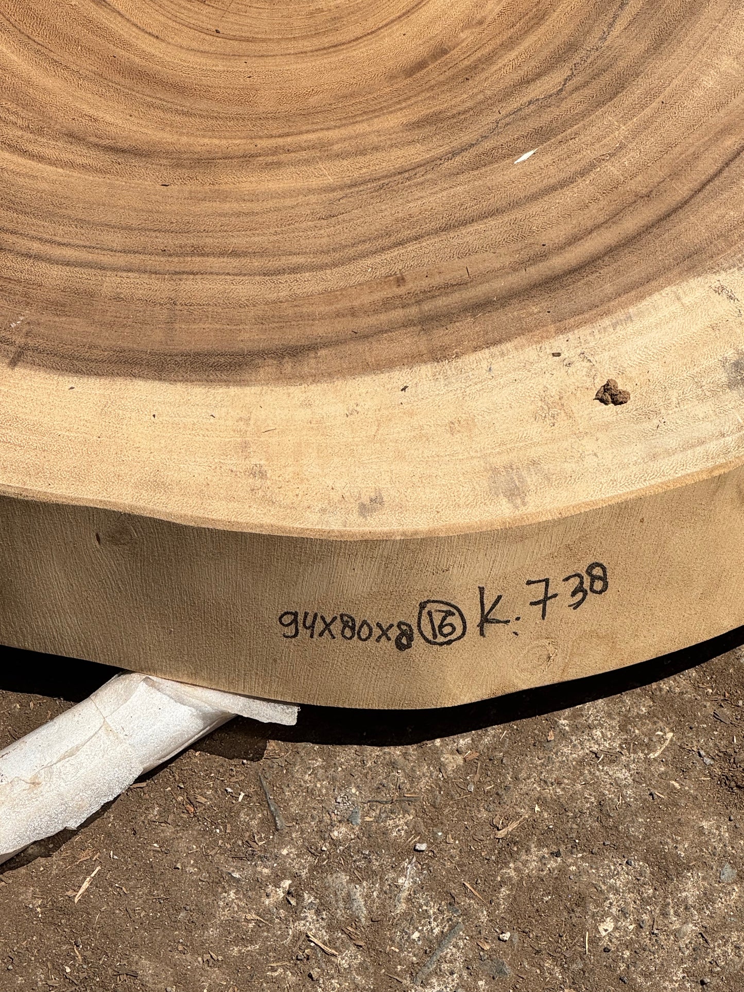 Table basse cookie en bois de suar massif 94x80x8 cm - K738