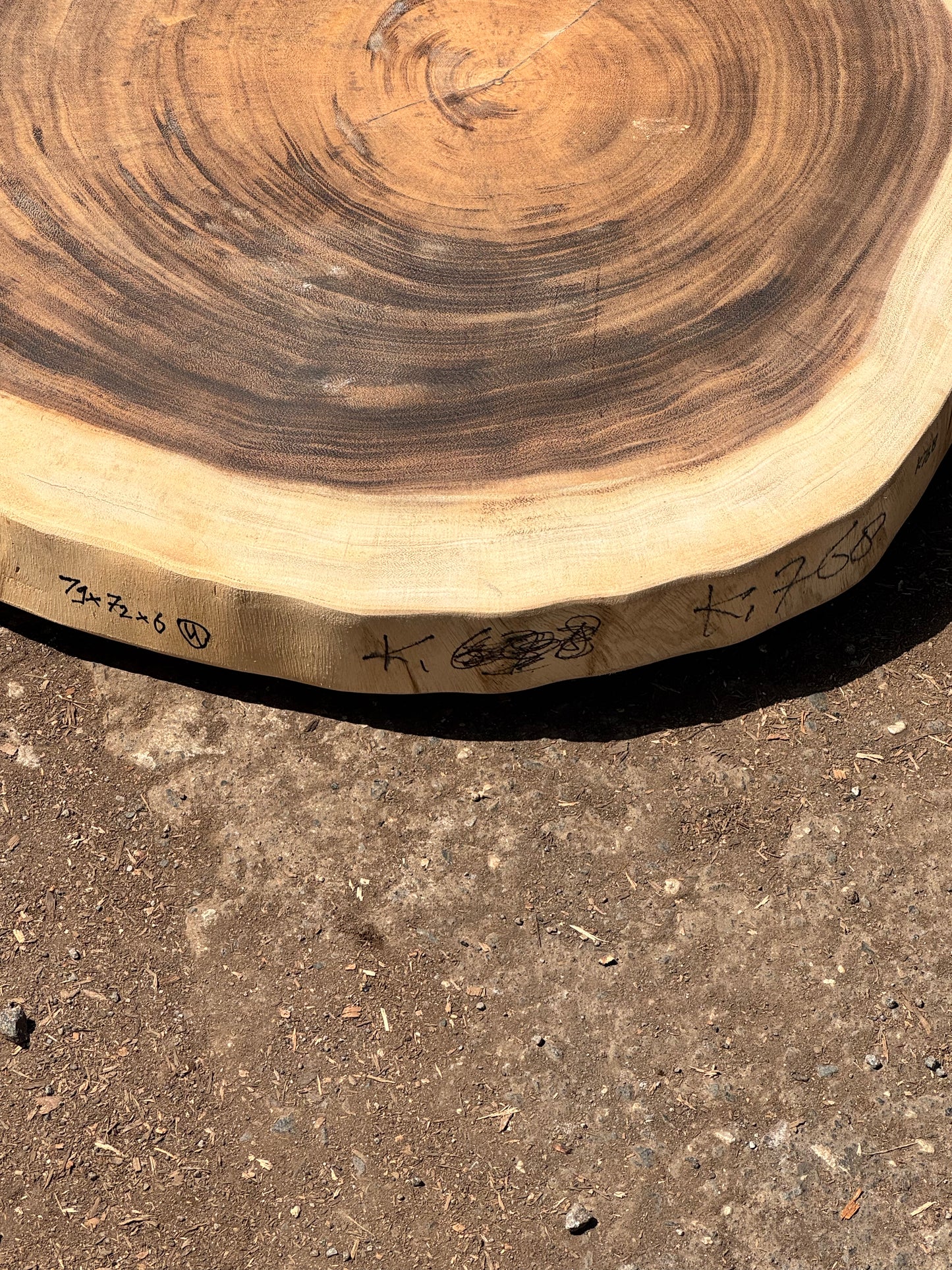 Table basse cookie en bois de suar massif 79×72×6 cm K768