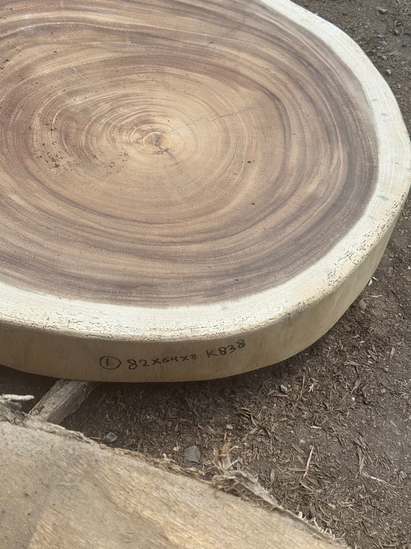 Table basse cookie en bois de suar massif 82 × 64 × 8 cm K838